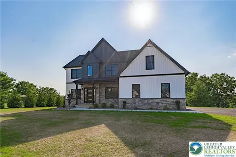 3048 Washington St, Stiles, PA 18052