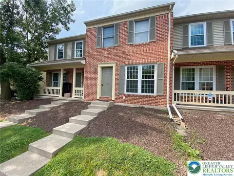 515 Ponds Edge Ln, Allentown, PA 18104