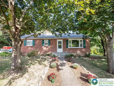 2349 Edna Ave, Coopersburg, PA 18036