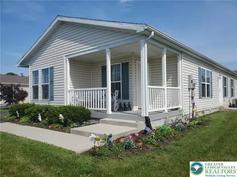 5 Bunting Ct, Bechtelsville, PA 19505