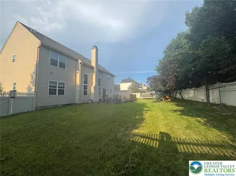 6528 Carmel Dr, Macungie, PA 18062