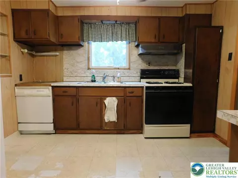 Kitchen - 504 Spring St, Bethlehem, PA 18018 photo 1 of 3