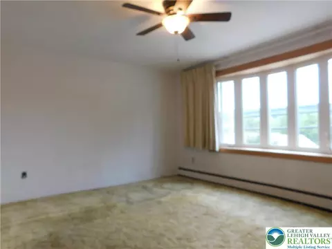 Living - 504 Spring St, Bethlehem, PA 18018 photo 1 of 5