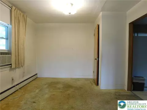 Living - 504 Spring St, Bethlehem, PA 18018 photo 4 of 5