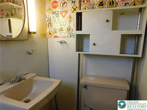 Bath - 504 Spring St, Bethlehem, PA 18018 photo 4 of 4