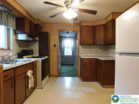 Kitchen - 504 Spring St, Bethlehem, PA 18018 photo 2 of 3