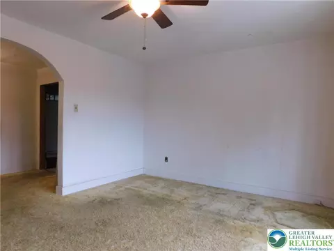 Living - 504 Spring St, Bethlehem, PA 18018 photo 3 of 5