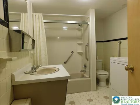 Bath - 504 Spring St, Bethlehem, PA 18018 photo 1 of 4