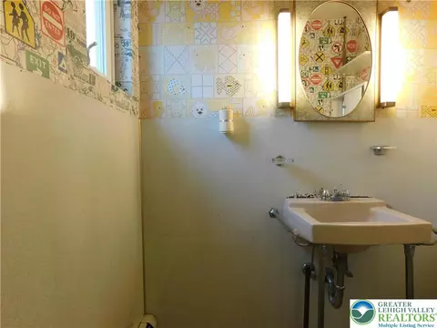 Bath - 504 Spring St, Bethlehem, PA 18018 photo 3 of 4