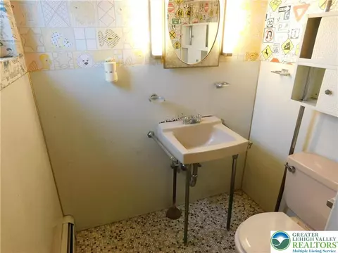Bath - 504 Spring St, Bethlehem, PA 18018 photo 2 of 4
