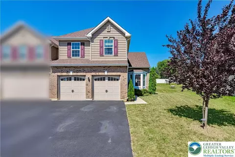 981 Spring White Dr, Breinigsville, PA 18031