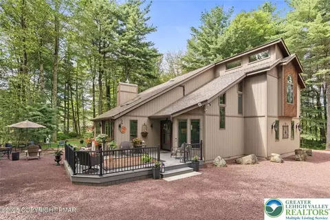 129 Woodbury Dr, Blakeslee, PA 18610