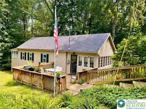 409 Tulip Ln, Saylorsburg, PA 18353