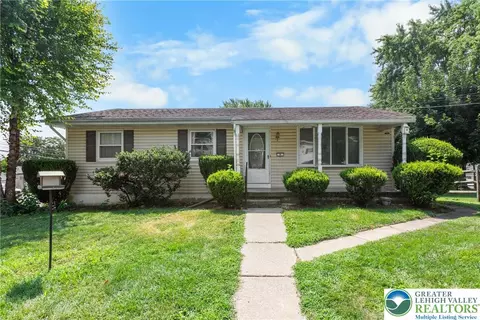 9 W 5th St, Nazareth, PA 18064