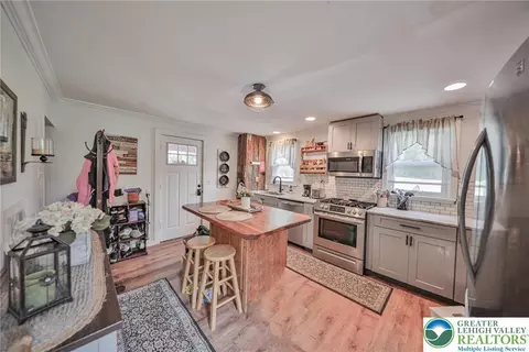 Kitchen - 181 E Moorestown Rd, Wind Gap, PA 18091 photo 1 of 4