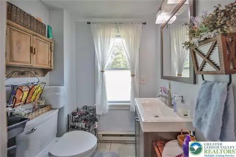Bath - 181 E Moorestown Rd, Wind Gap, PA 18091 photo 2 of 2