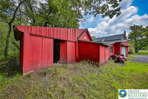 Exterior - 181 E Moorestown Rd, Wind Gap, PA 18091 photo 7 of 14