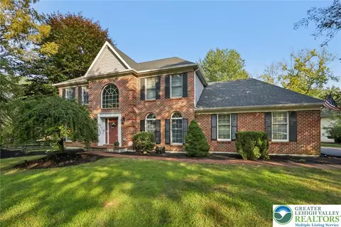2454 Dubonnet Dr, Macungie, PA 18062