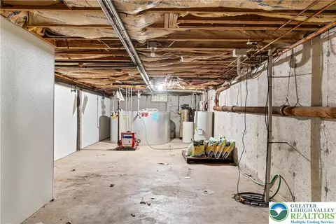 301 N Walnut St, Bath, PA 18014 photo 19