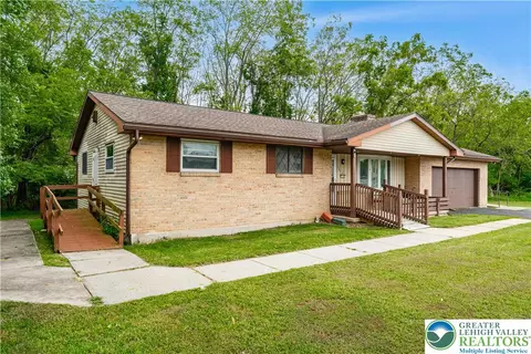 301 N Walnut St, Bath, PA 18014 photo 4