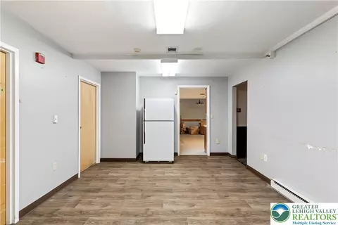 301 N Walnut St, Bath, PA 18014 photo 16