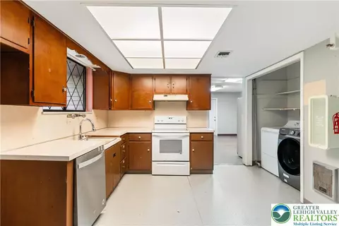 301 N Walnut St, Bath, PA 18014 photo 11
