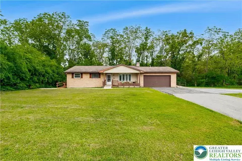 301 N Walnut St, Bath, PA 18014 photo 2