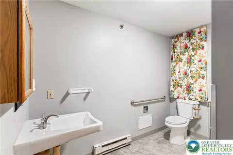 301 N Walnut St, Bath, PA 18014 photo 18
