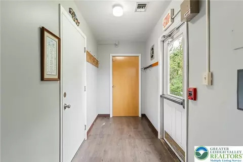 301 N Walnut St, Bath, PA 18014 photo 12
