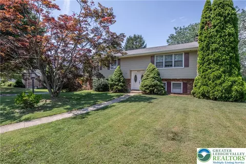 6073 Shepherd Hills Ave, Wescosville, PA 18106
