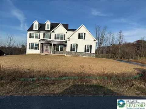8874 Yorkshire Cir, Fogelsville, PA 18051