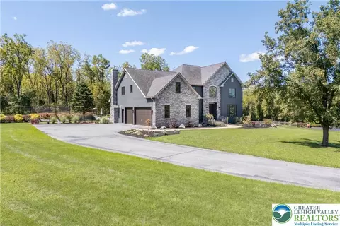 1944 Obriens Ct, Hellertown, PA 18055