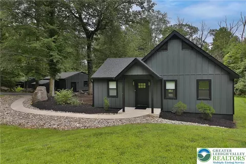 826 Rocky Valley Rd, Quakertown, PA 18951