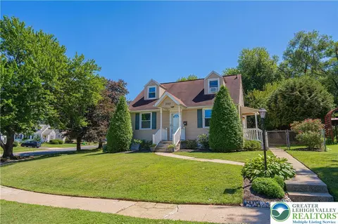 302 College Dr, Allentown, PA 18104