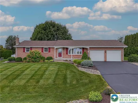 129 W St Elmo St, Nazareth, PA 18064