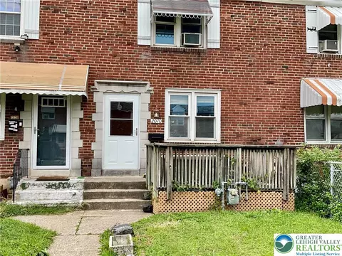 2070 Baker Dr, Allentown, PA 18103