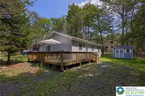 7942 Sleepy Hollow Dr, Coolbaugh Twp, PA 18466