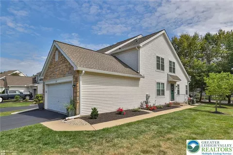 202 Park Ridge Dr, Forks Twp, PA 18040
