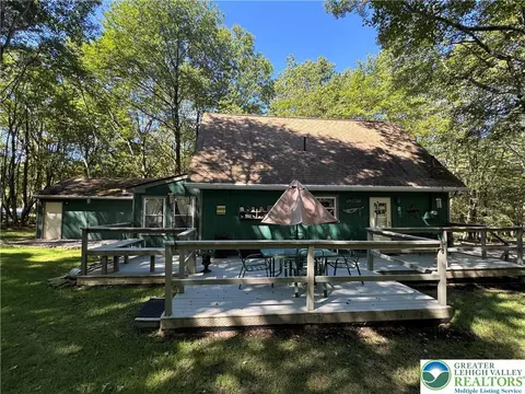 106 Burnshaw Ln, Albrightsville, PA 18210