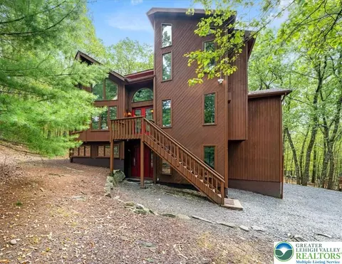 141 Hyland Dr, East Stroudsburg, PA 18301