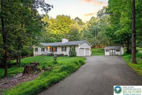 372 Mckay Rd, Henryville, PA 18332