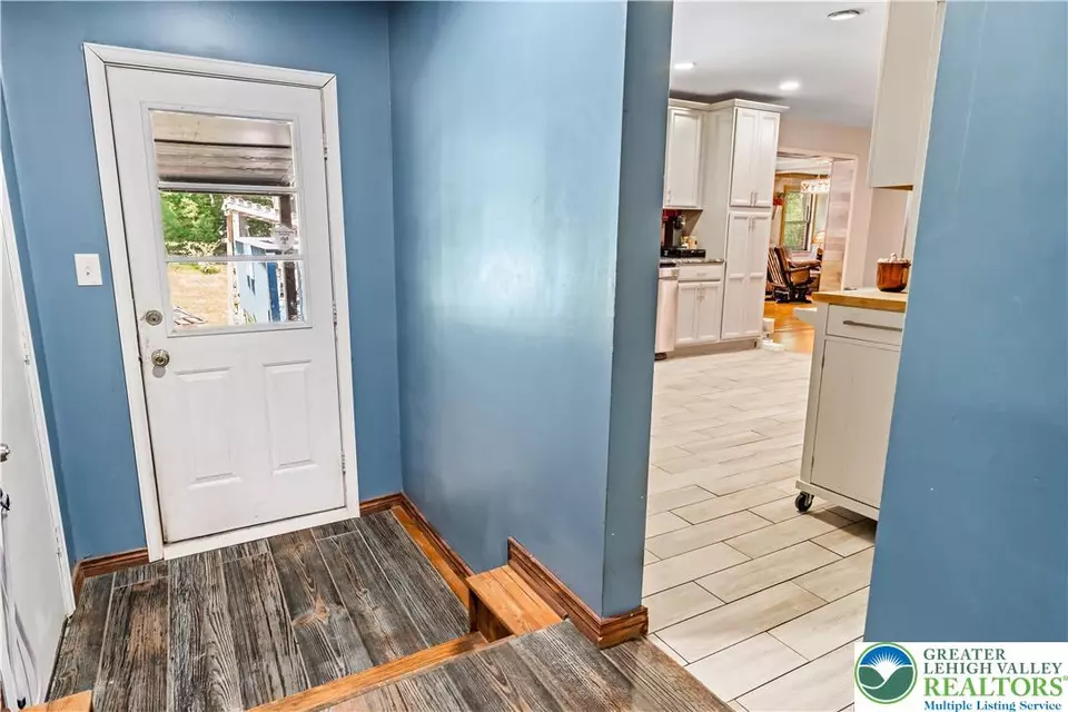 Entry Way - 2220 Paper Ln, East Stroudsburg, PA 18302 photo 2 of 2