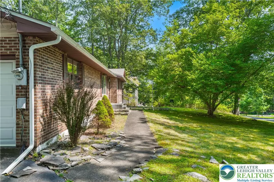Exterior - 2220 Paper Ln, East Stroudsburg, PA 18302 photo 4 of 11