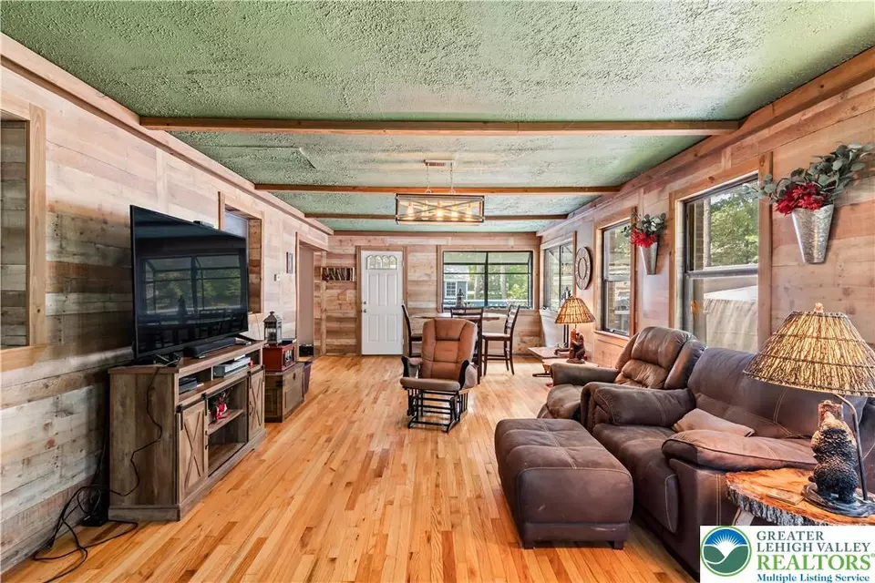 Living - 2220 Paper Ln, East Stroudsburg, PA 18302 photo 4 of 5