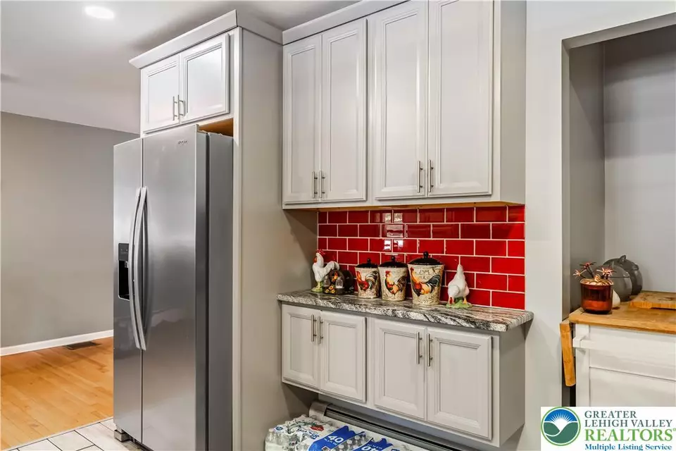 Kitchen - 2220 Paper Ln, East Stroudsburg, PA 18302 photo 5 of 5