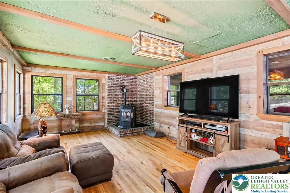 Living - 2220 Paper Ln, East Stroudsburg, PA 18302 photo 5 of 5