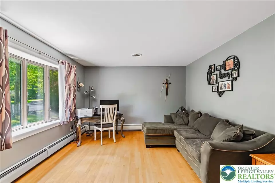 Living - 2220 Paper Ln, East Stroudsburg, PA 18302 photo 1 of 5