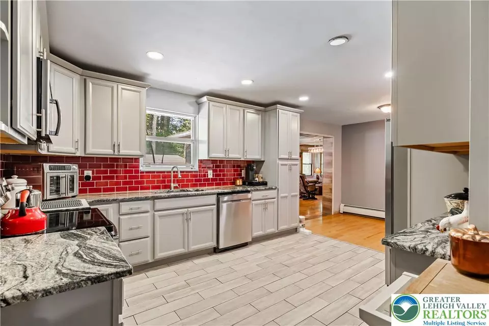 Kitchen - 2220 Paper Ln, East Stroudsburg, PA 18302 photo 3 of 5
