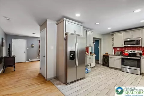Entry Way - 2220 Paper Ln, East Stroudsburg, PA 18302 photo 1 of 2