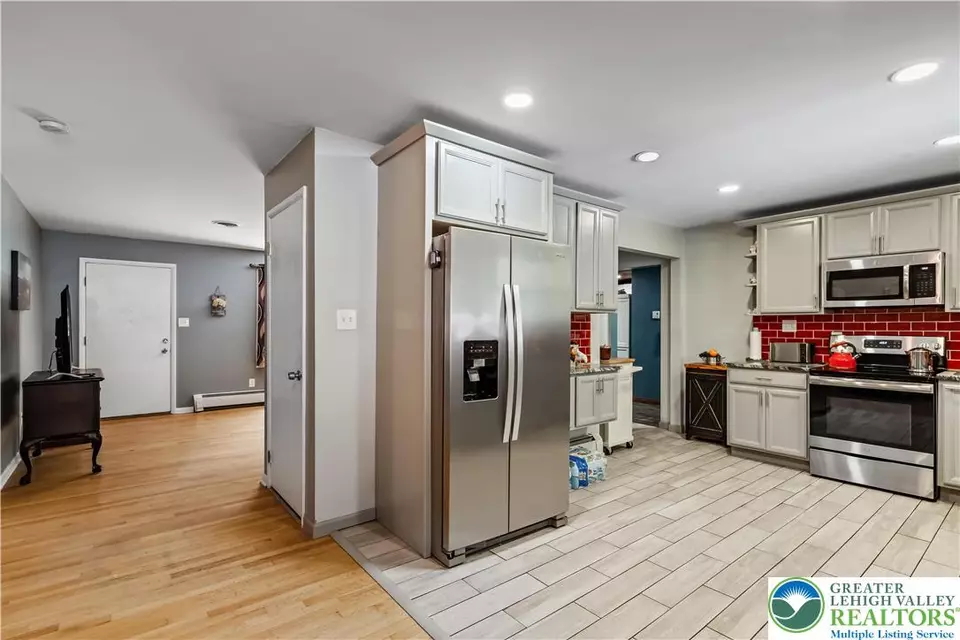 Entry Way - 2220 Paper Ln, East Stroudsburg, PA 18302 photo 1 of 2